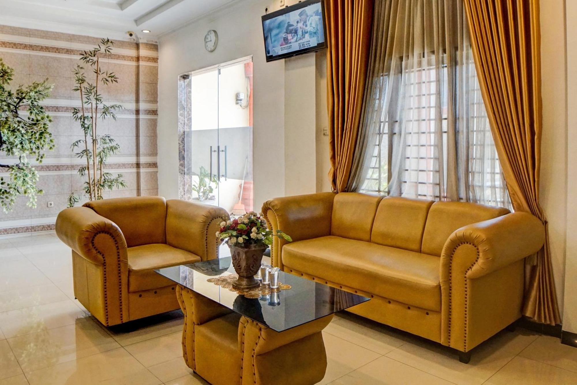 Oyo 92638 Jr Residence Syariah Medan Kültér fotó