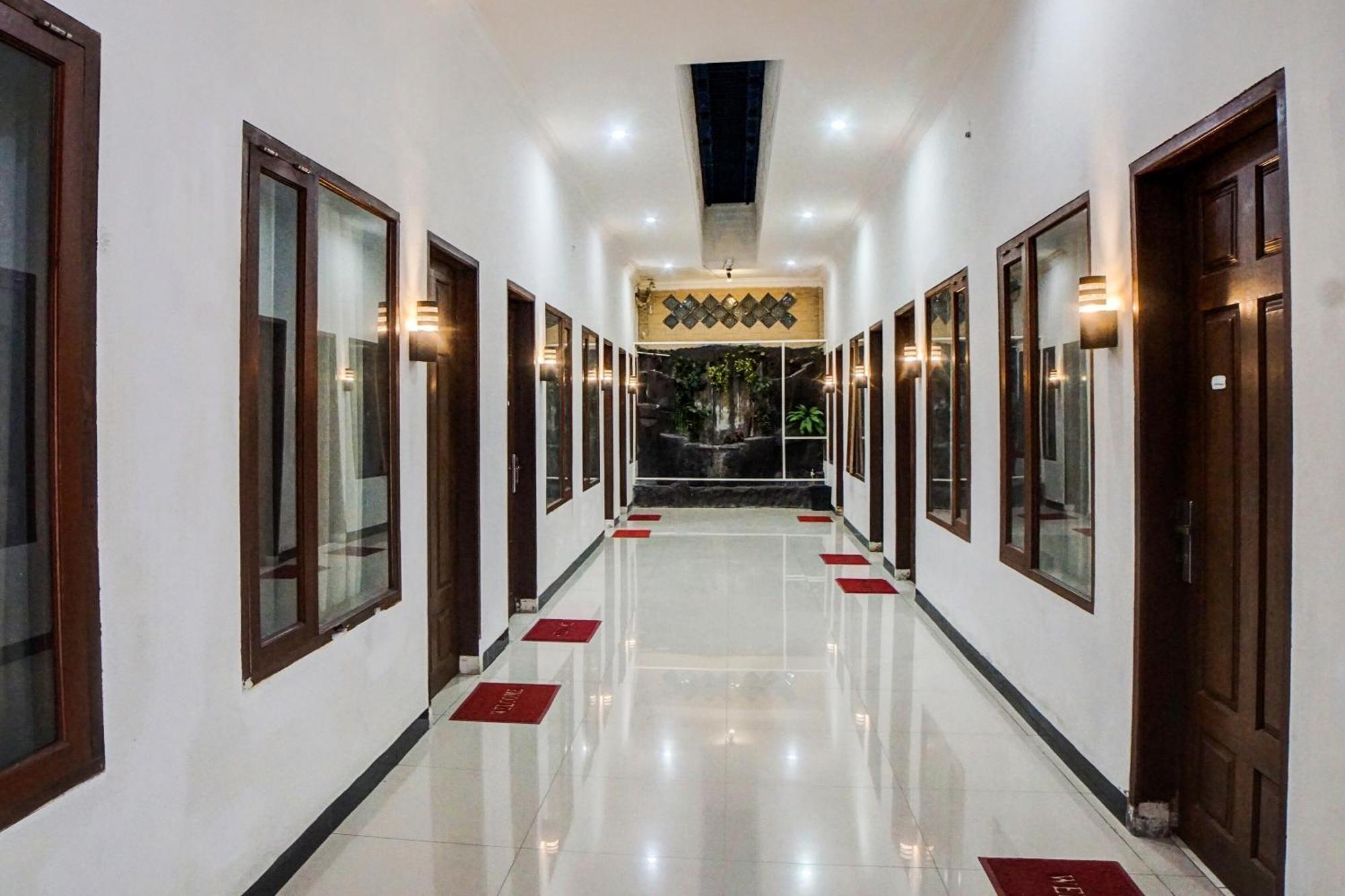 Oyo 92638 Jr Residence Syariah Medan Kültér fotó