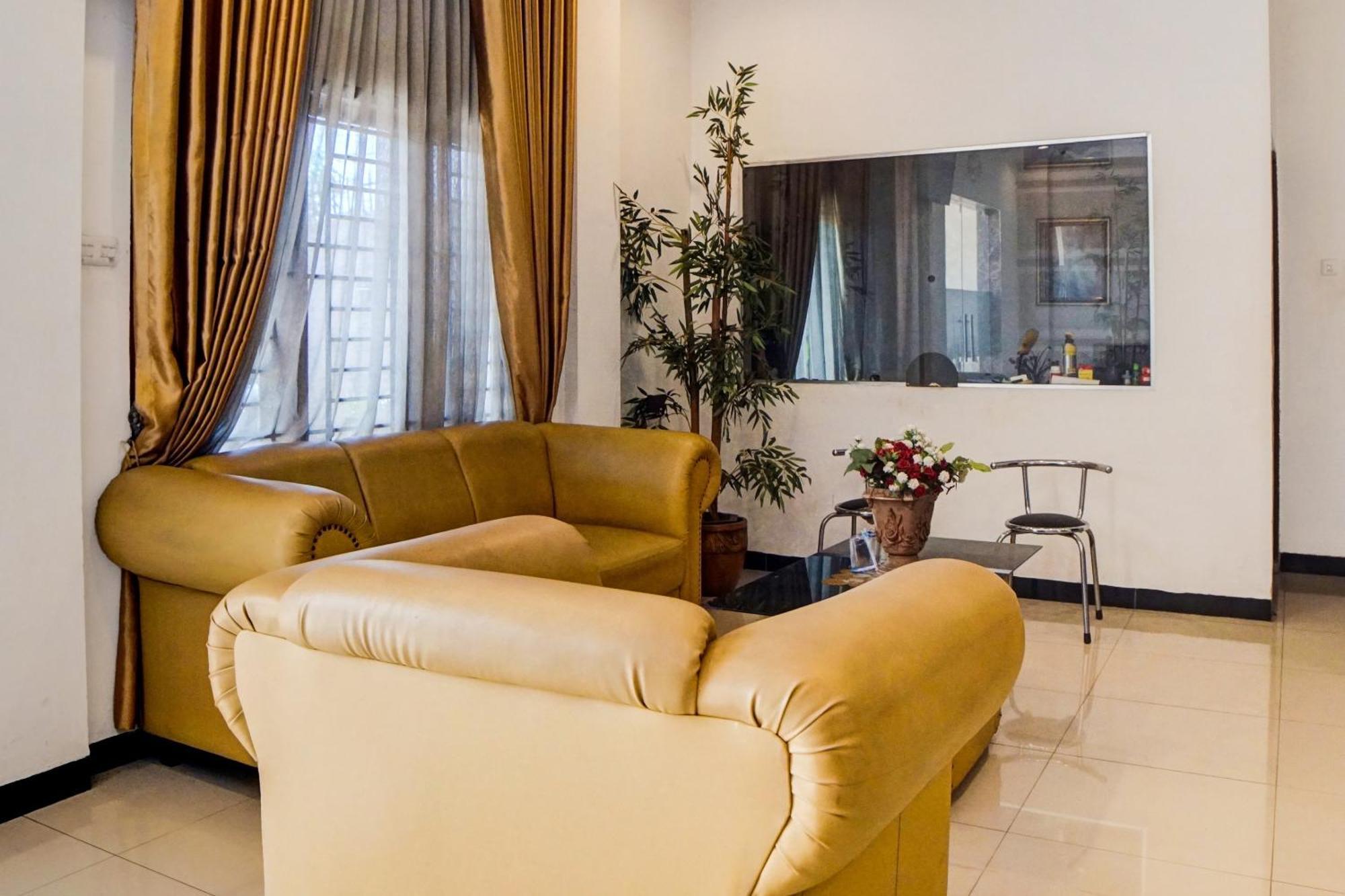 Oyo 92638 Jr Residence Syariah Medan Kültér fotó