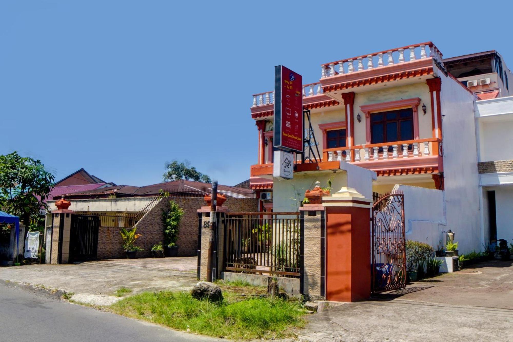 Oyo 92638 Jr Residence Syariah Medan Kültér fotó