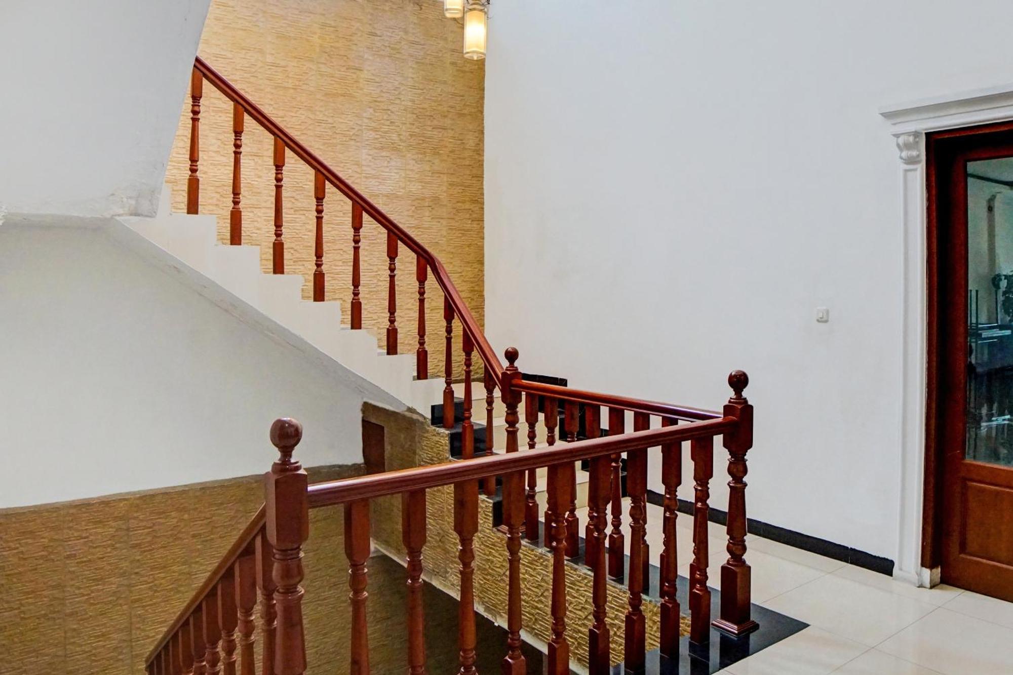 Oyo 92638 Jr Residence Syariah Medan Kültér fotó