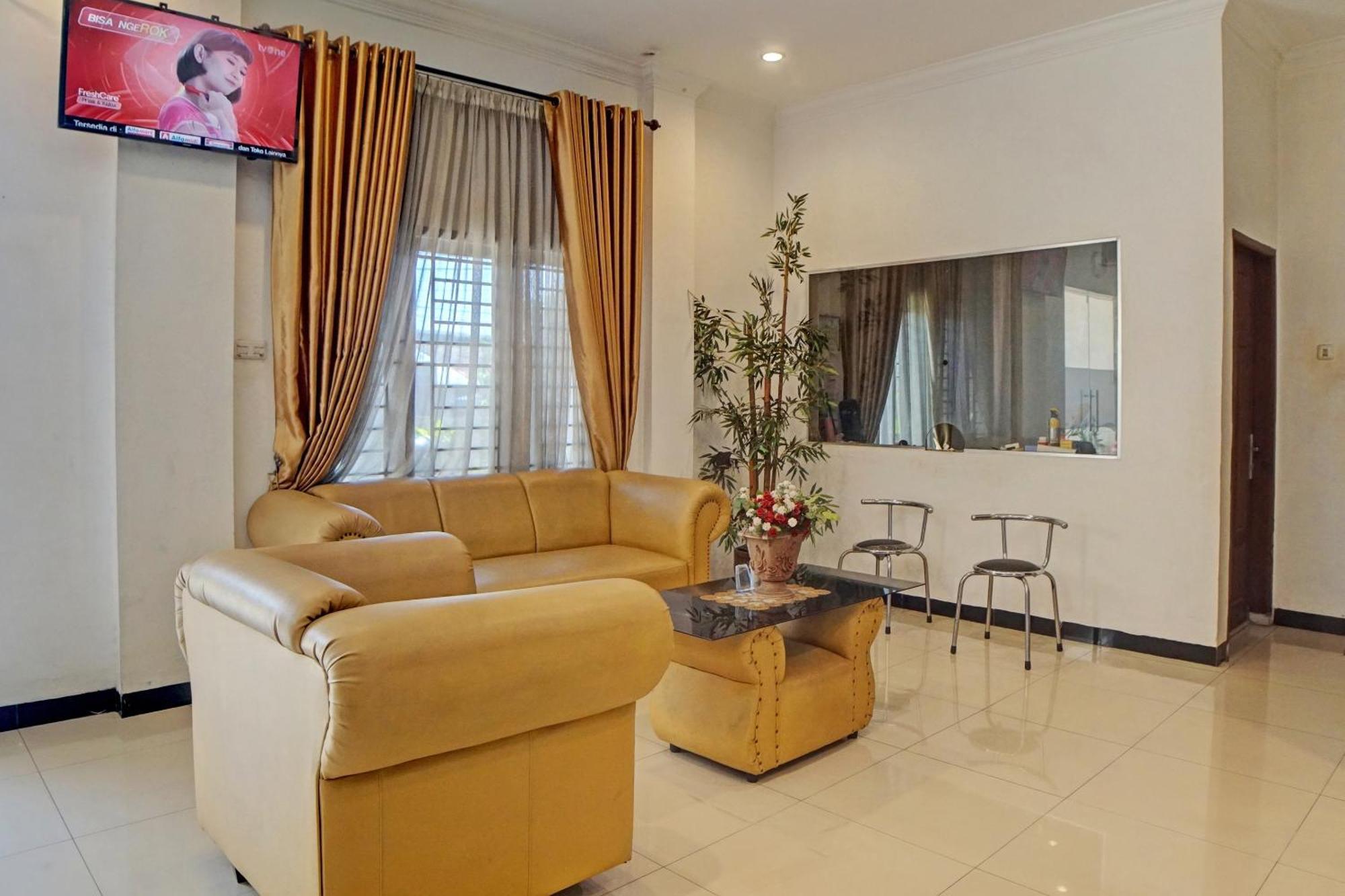 Oyo 92638 Jr Residence Syariah Medan Kültér fotó