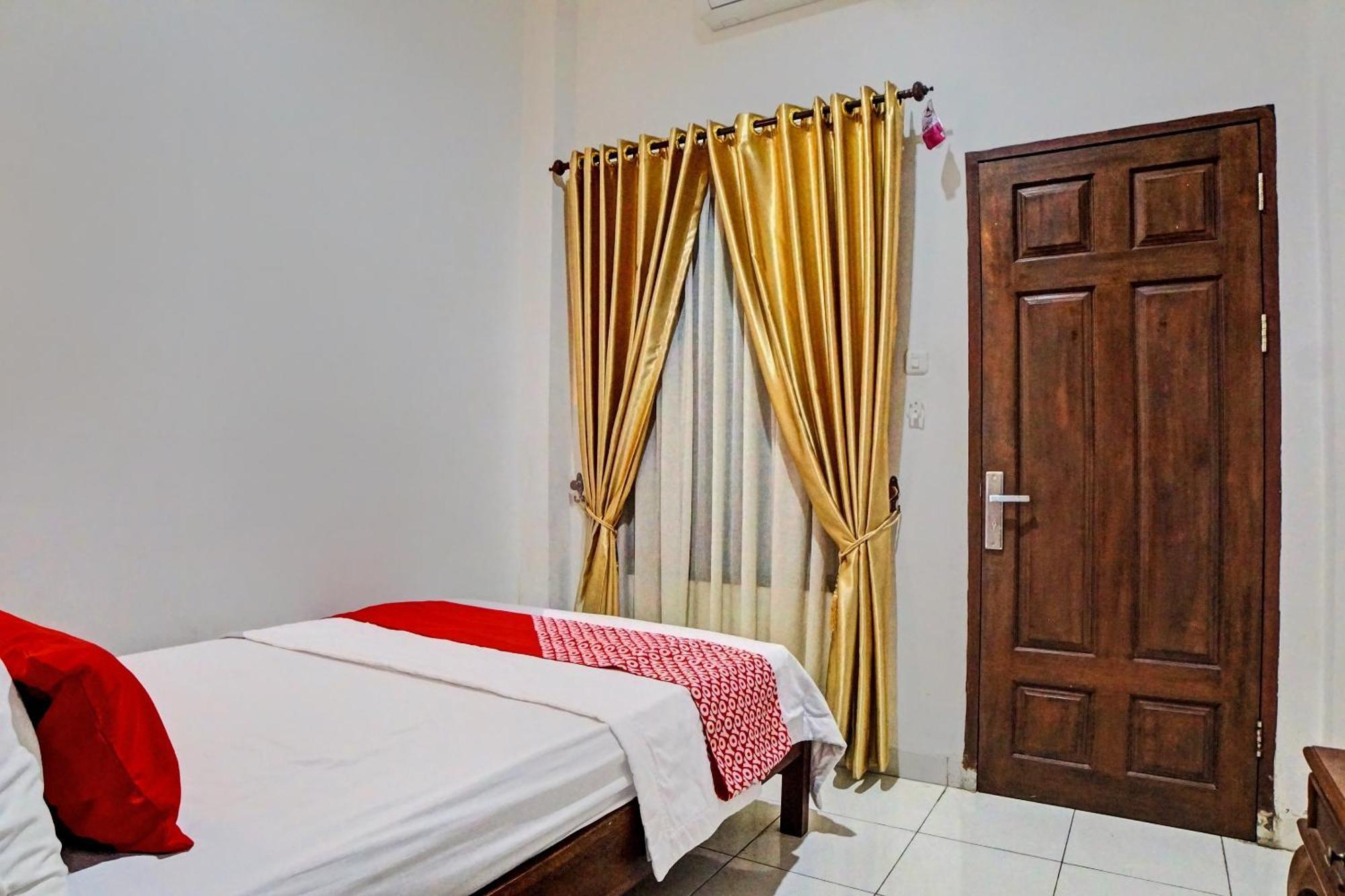 Oyo 92638 Jr Residence Syariah Medan Kültér fotó