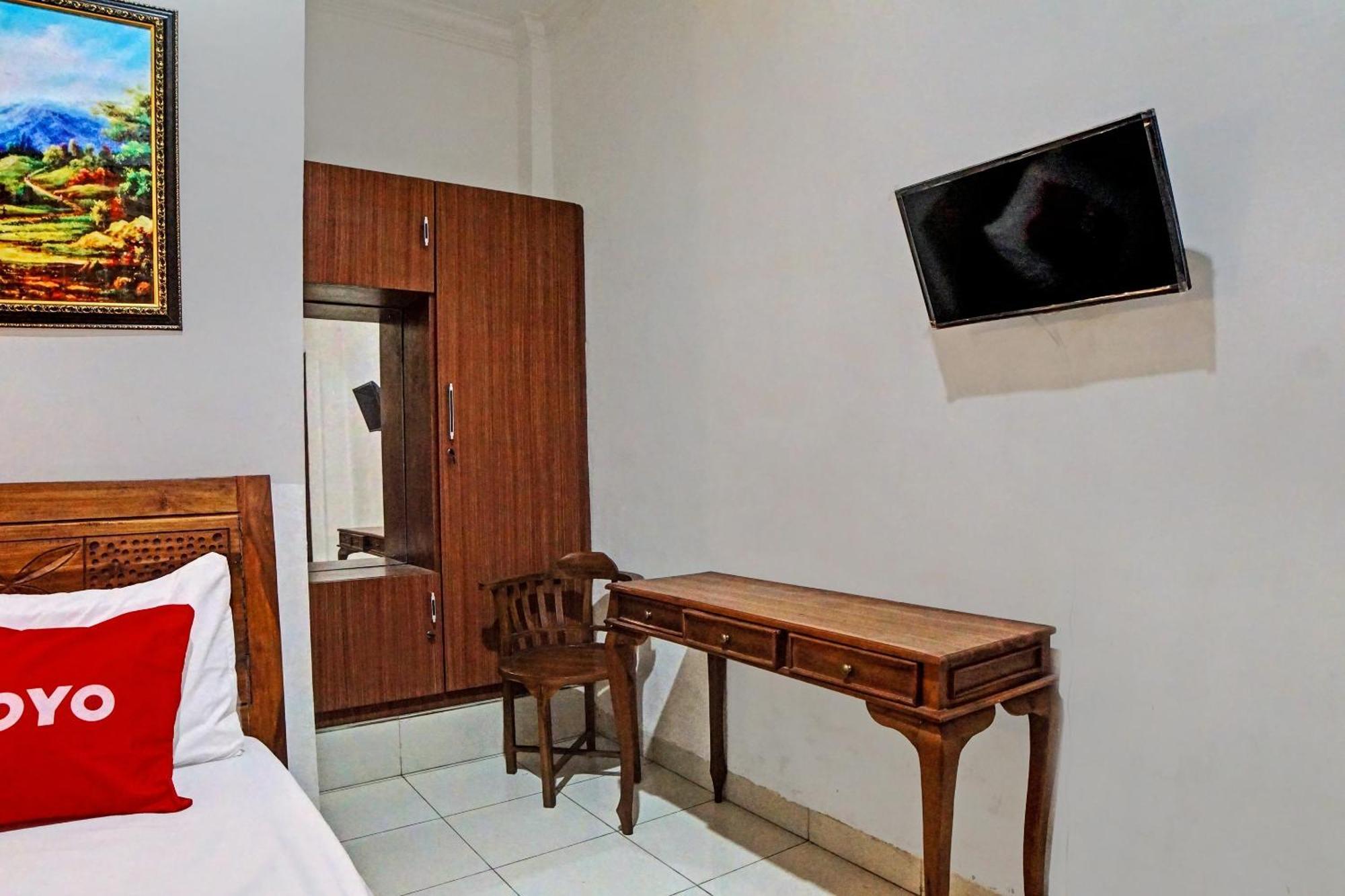 Oyo 92638 Jr Residence Syariah Medan Kültér fotó