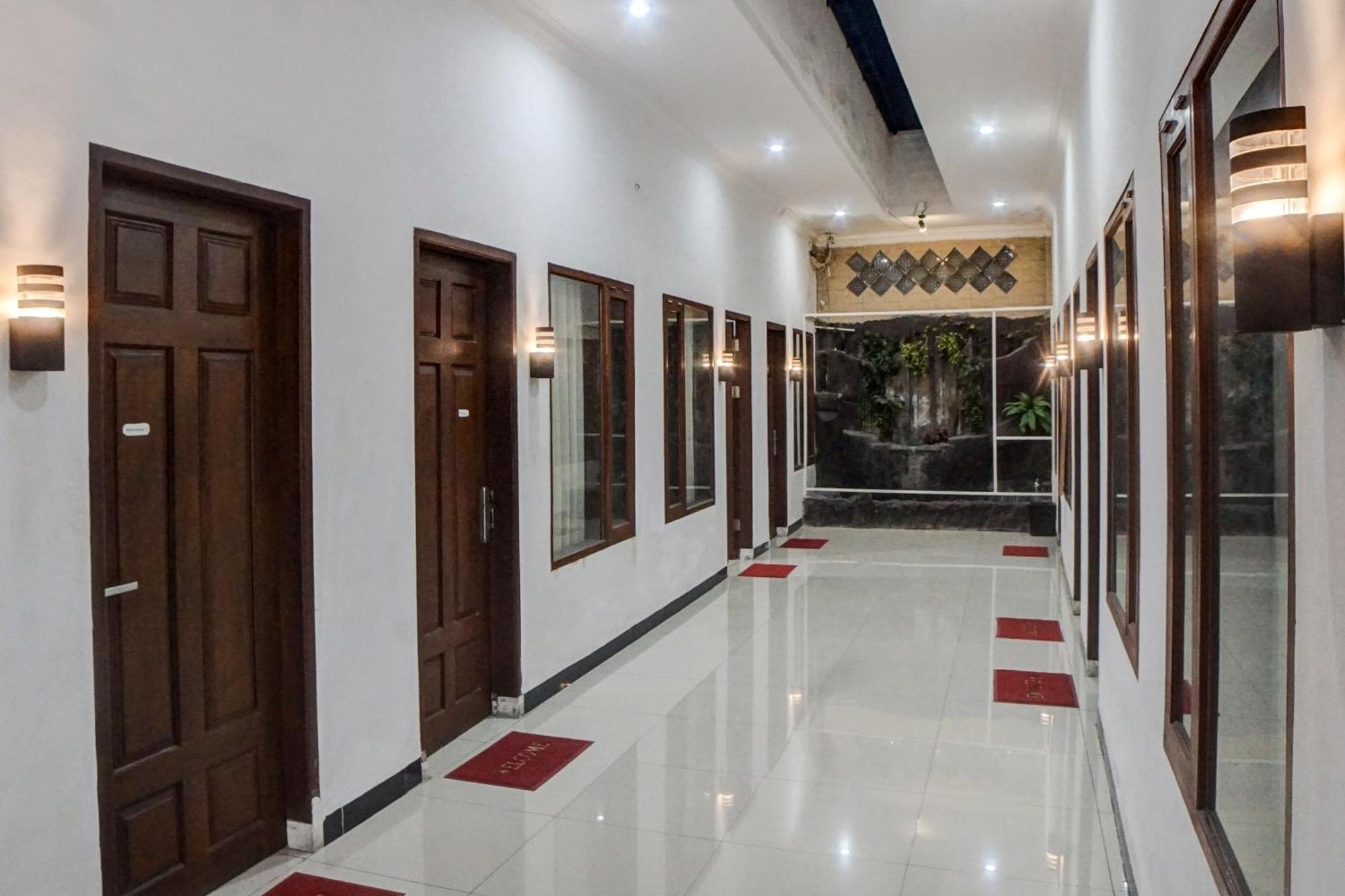 Oyo 92638 Jr Residence Syariah Medan Kültér fotó