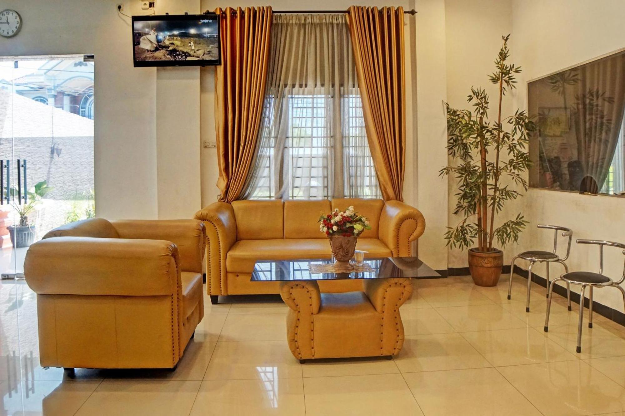 Oyo 92638 Jr Residence Syariah Medan Kültér fotó